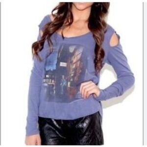 Chaser Graphic Long Sleeve‎ Top Blue Artsy Street Scene Women's Size Small